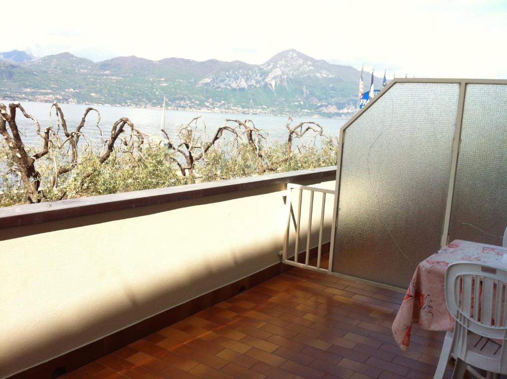 Hotel Fraderiana Torri Del Benaco Room photo